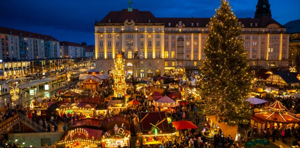 christmas-market-striezelmarkt-in-dresden-germany-2021-08-29-01-13-24-utc_Easy-Resize.com